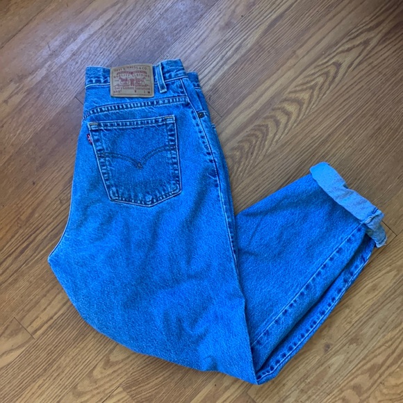 Levi 550 Vintage High Waisted Mom Jeans (16 but fit like 12) - Picture 3 of 7